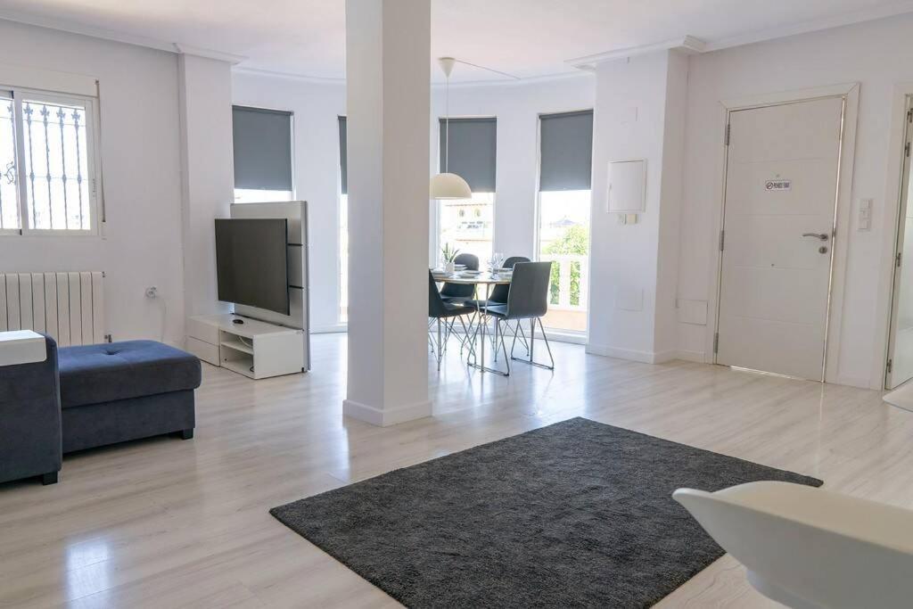 Casa Lilly-Rose, A Beautiful 3 Bedroom Detached Villa A Short Walk To The Villamartin Plaza & Golf Course Exterior photo
