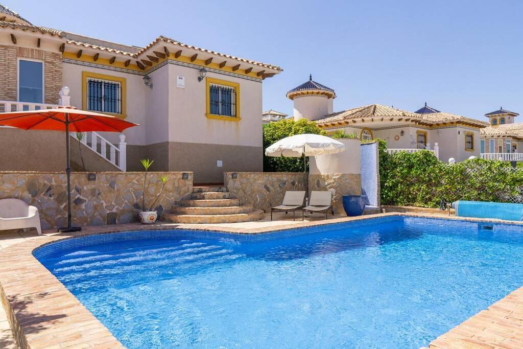 Casa Lilly-Rose, A Beautiful 3 Bedroom Detached Villa A Short Walk To The Villamartin Plaza & Golf Course Exterior photo