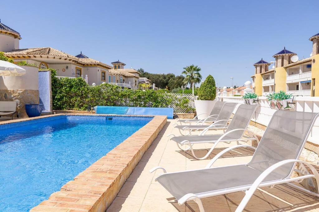 Casa Lilly-Rose, A Beautiful 3 Bedroom Detached Villa A Short Walk To The Villamartin Plaza & Golf Course Exterior photo