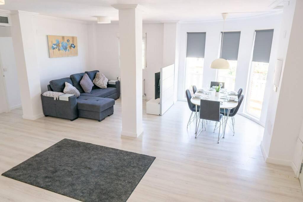 Casa Lilly-Rose, A Beautiful 3 Bedroom Detached Villa A Short Walk To The Villamartin Plaza & Golf Course Exterior photo
