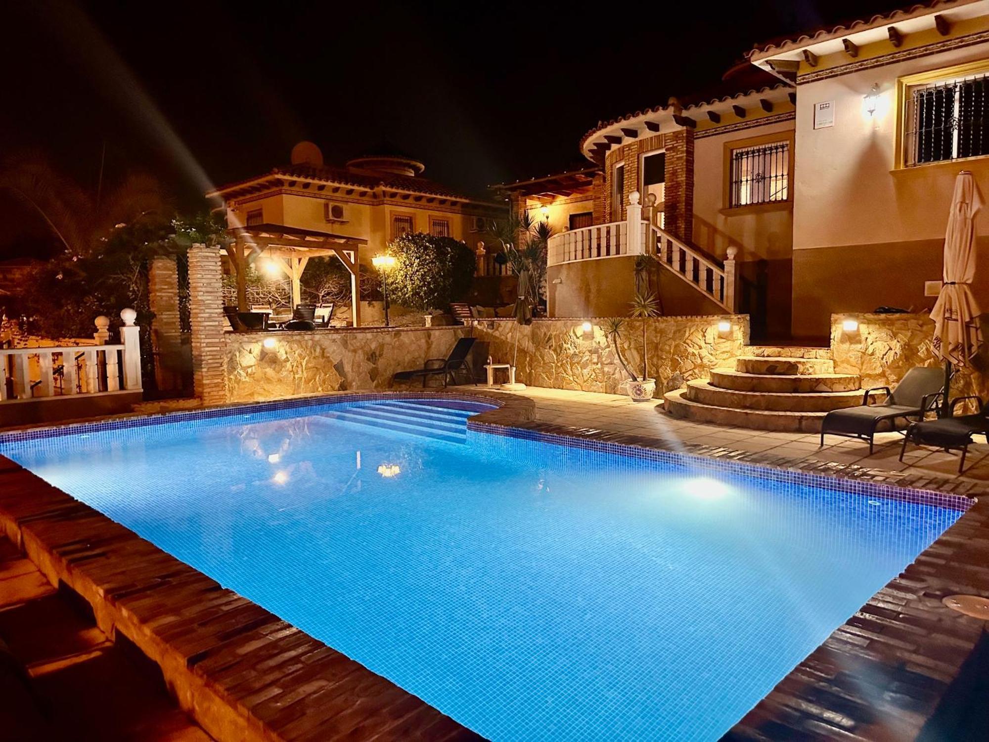 Casa Lilly-Rose, A Beautiful 3 Bedroom Detached Villa A Short Walk To The Villamartin Plaza & Golf Course Exterior photo